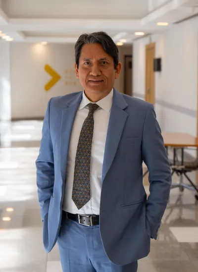 Dr. Nilson Rimarachin no consultório
